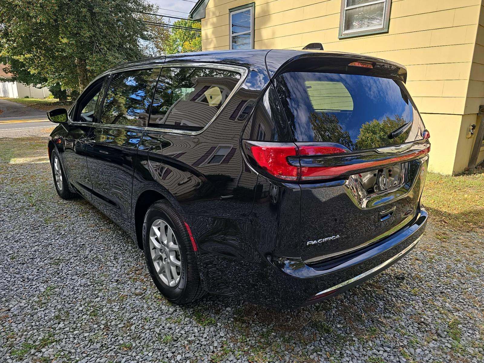 2025 Chrysler Pacifica Select FWD