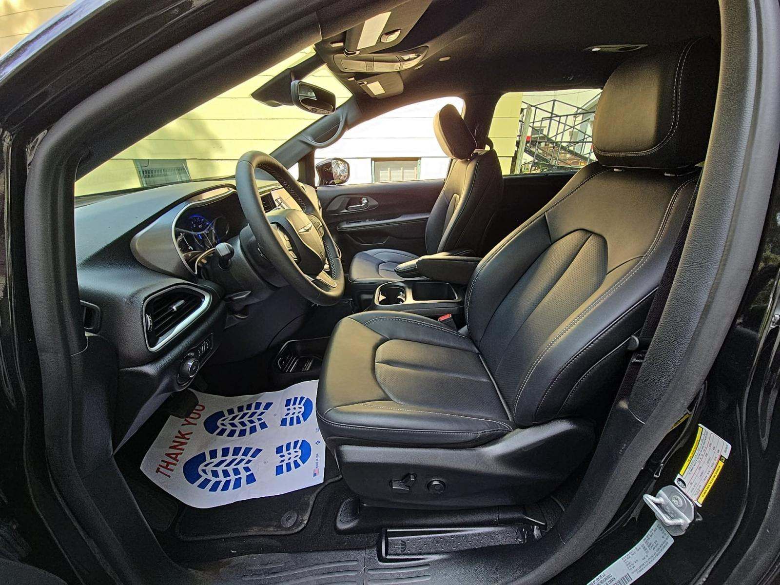 2025 Chrysler Pacifica Select FWD