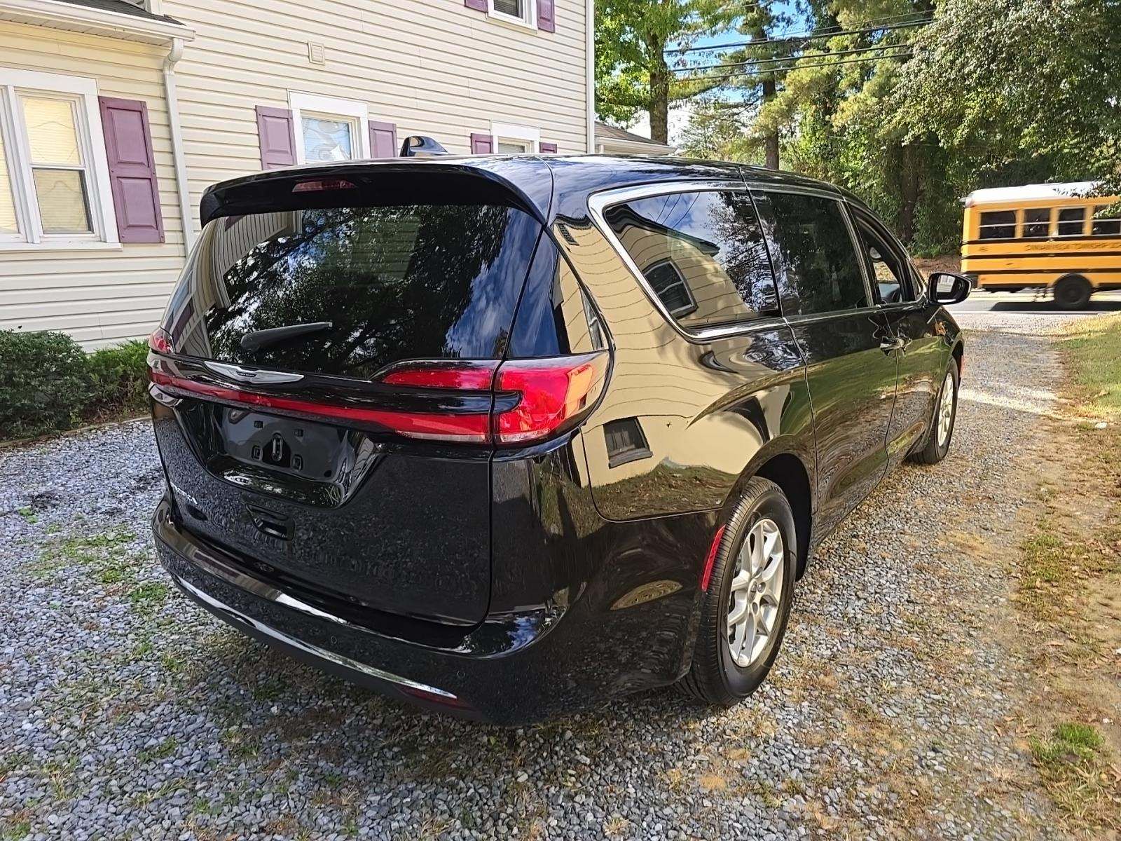 2025 Chrysler Pacifica Select FWD