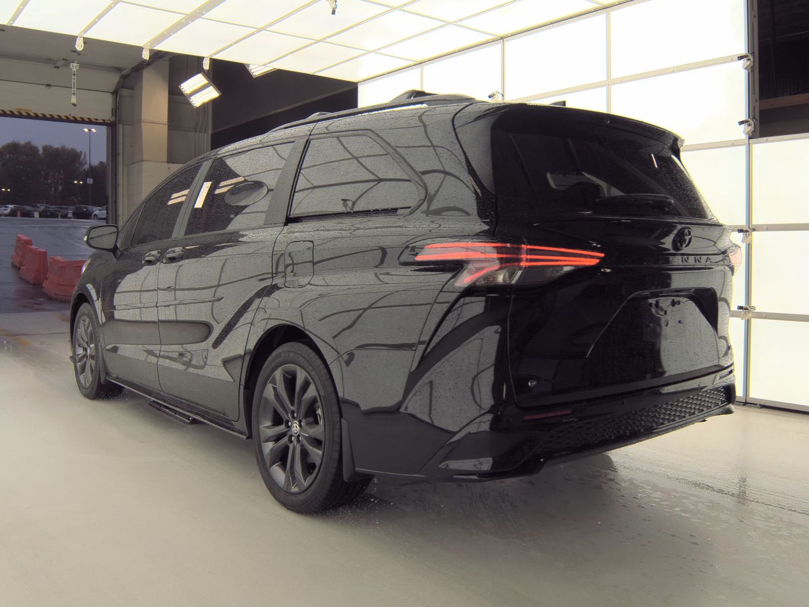 2025 Toyota Sienna XSE FWD