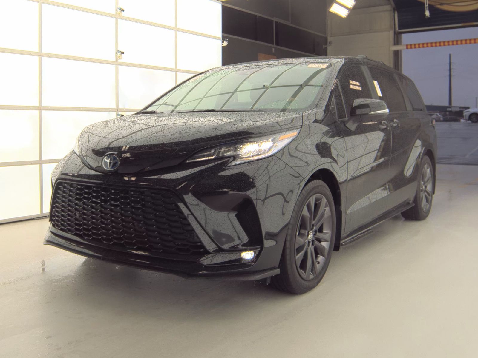 2025 Toyota Sienna XSE FWD