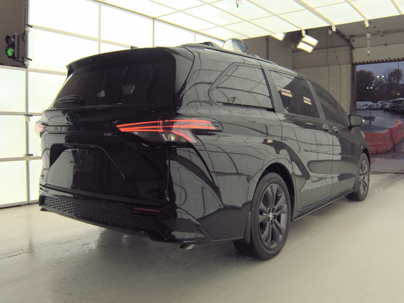 2025 Toyota Sienna XSE FWD