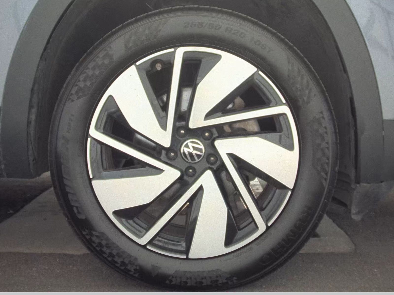 2025 Volkswagen Atlas 2.0T SE AWD