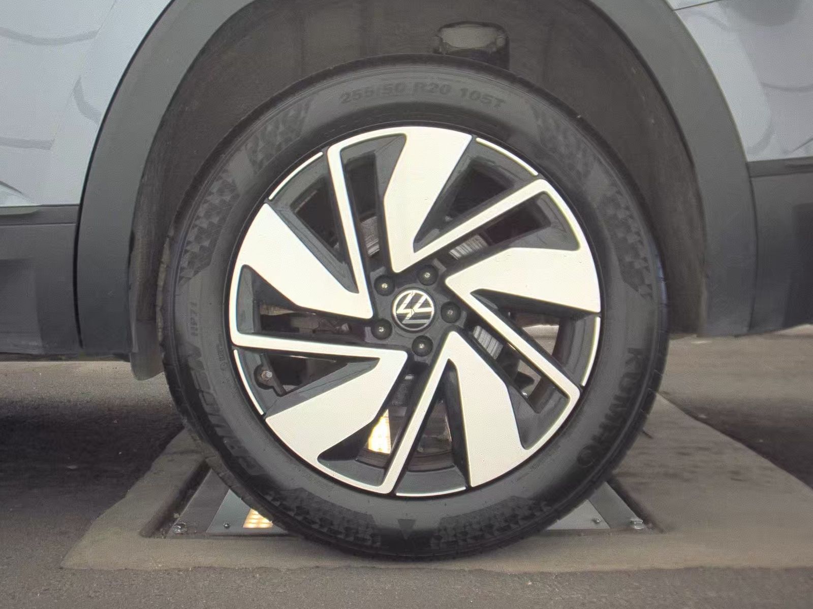 2025 Volkswagen Atlas 2.0T SE AWD