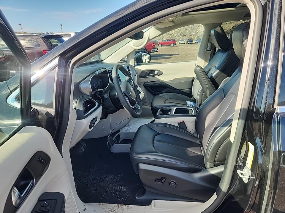 2024 Chrysler Pacifica Touring L AWD