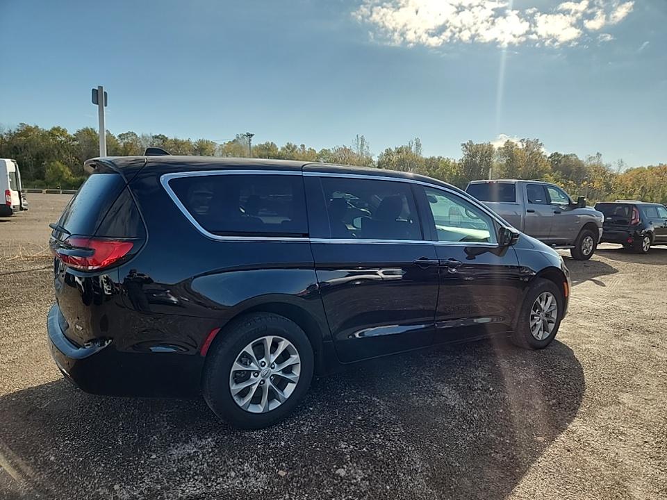 2024 Chrysler Pacifica Touring L AWD