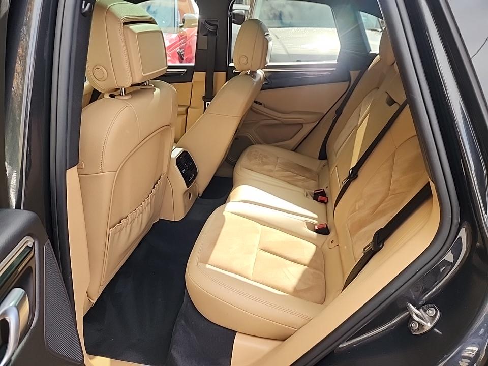 2017 Porsche Macan Base AWD