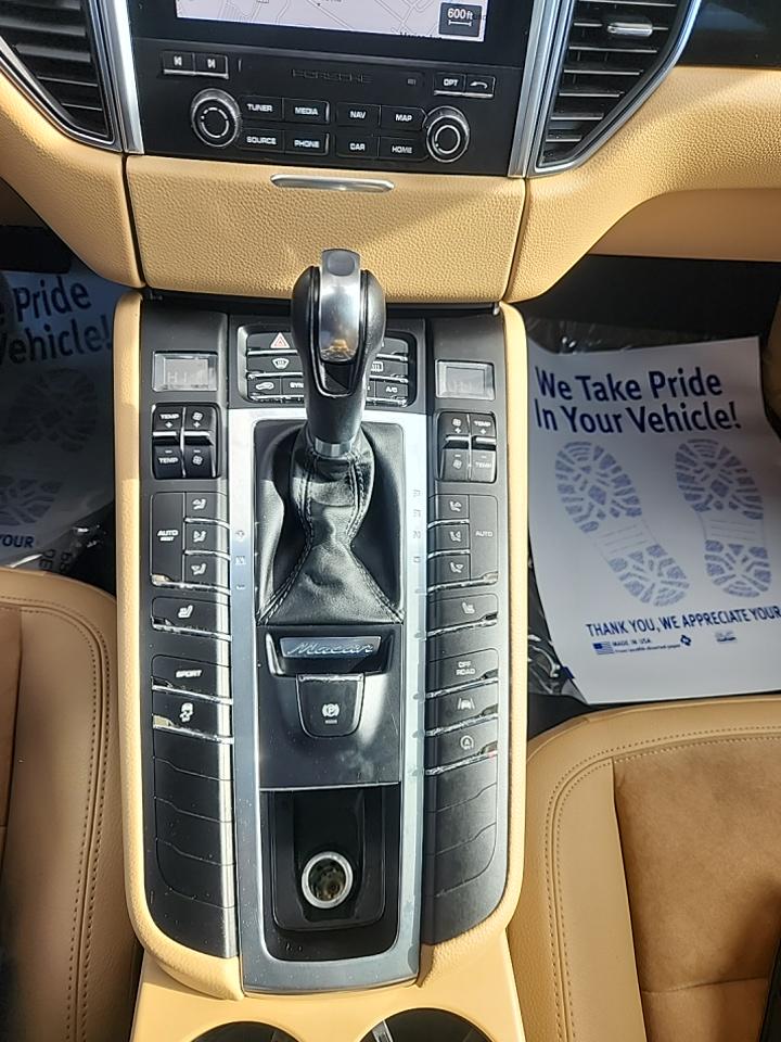 2017 Porsche Macan Base AWD
