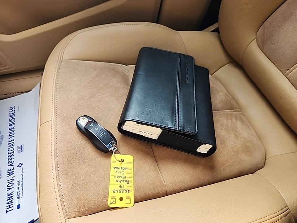 2017 Porsche Macan Base AWD