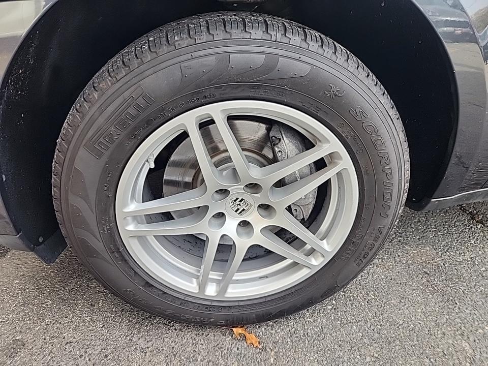 2017 Porsche Macan Base AWD