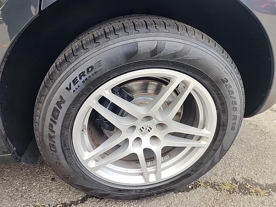 2017 Porsche Macan Base AWD