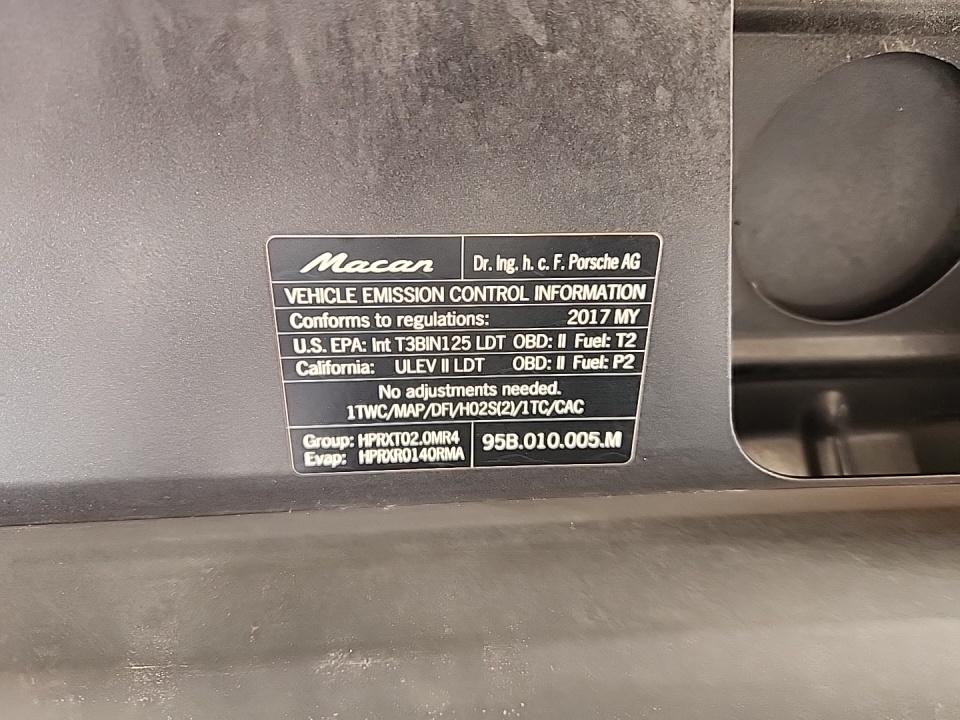 2017 Porsche Macan Base AWD