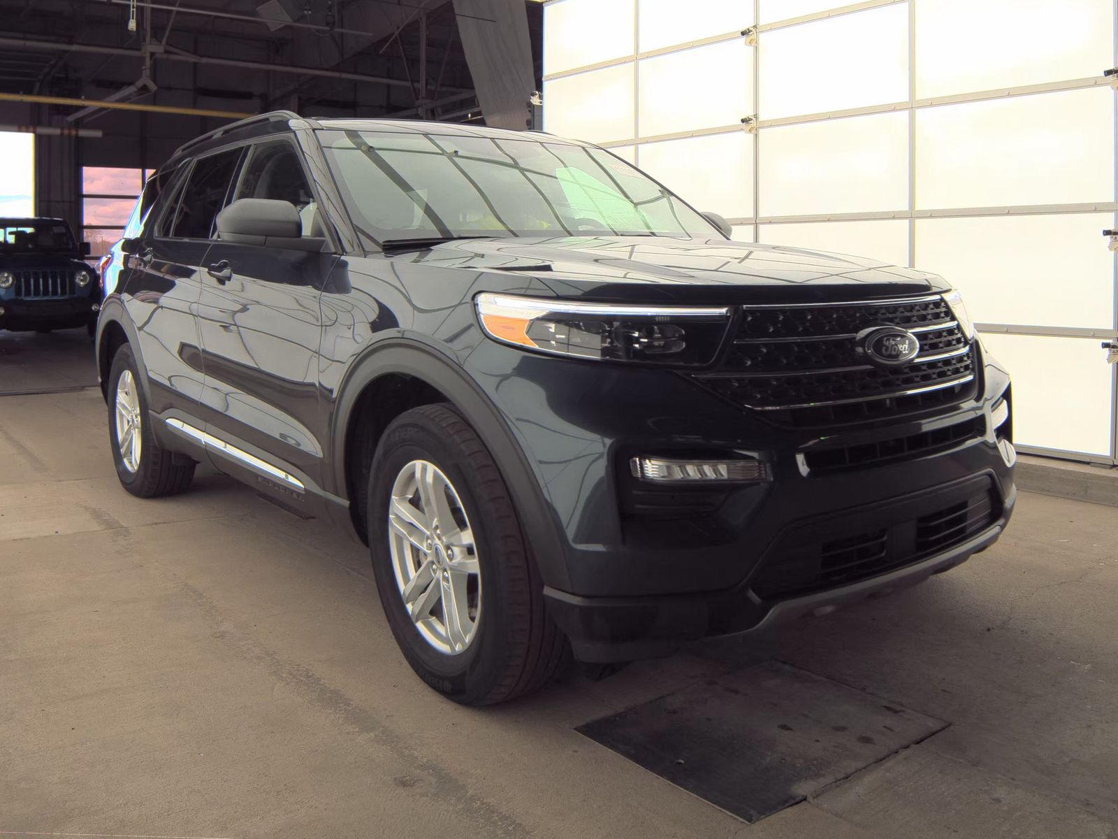 2023 Ford Explorer XLT AWD