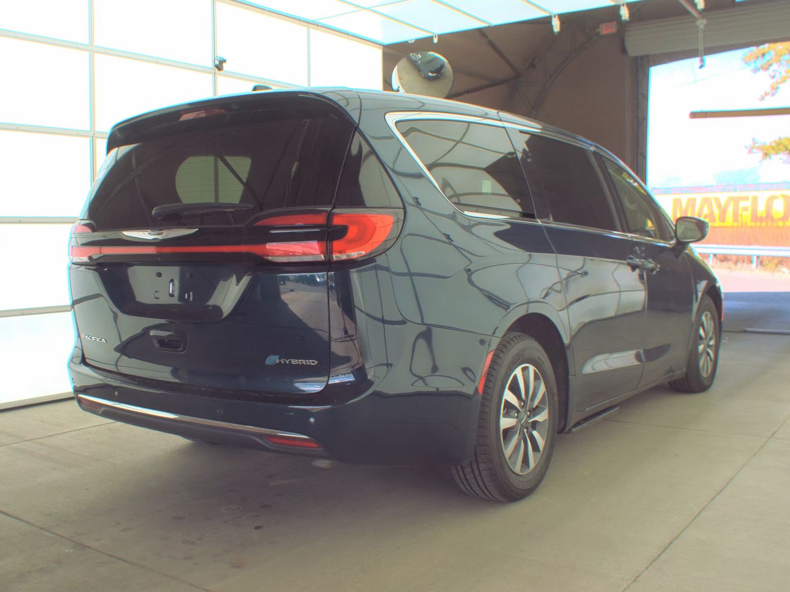 2024 Chrysler Pacifica Hybrid Select FWD