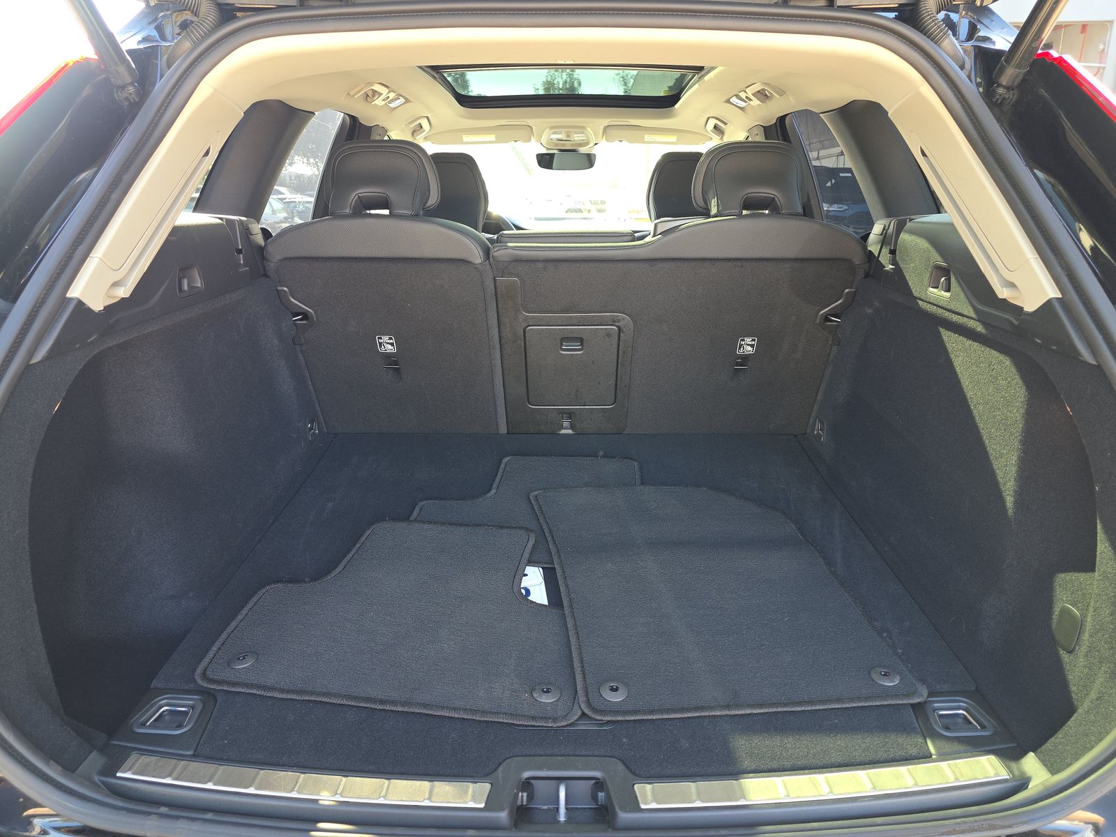 2025 Volvo XC60 B5 Plus AWD