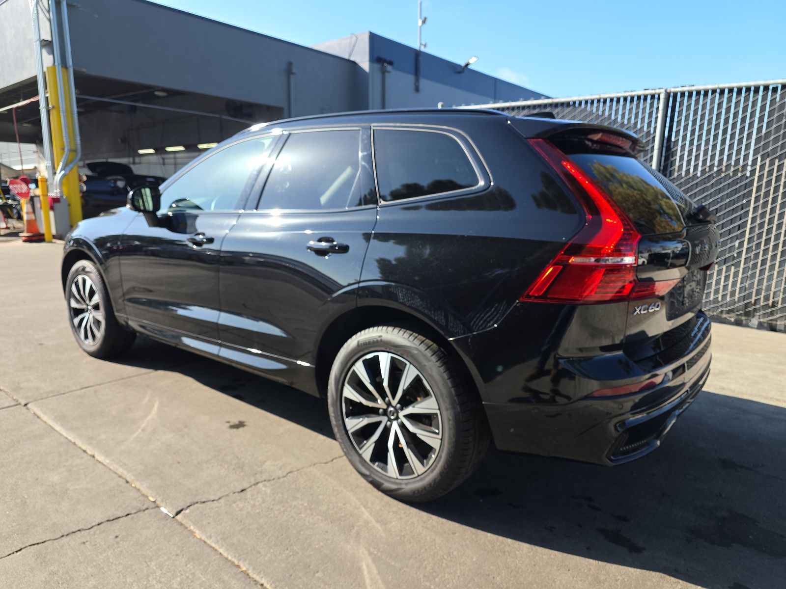 2025 Volvo XC60 B5 Plus AWD