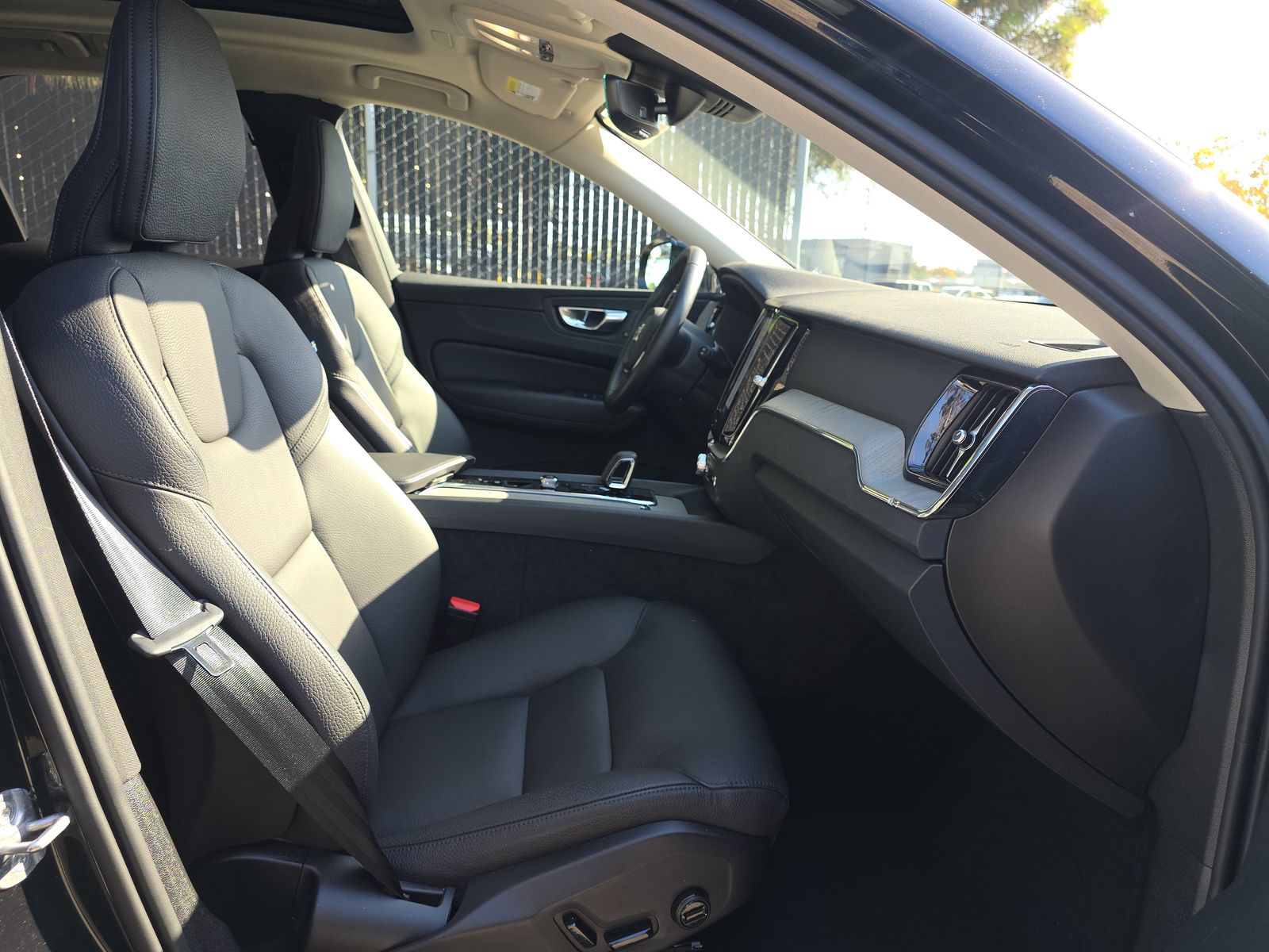 2025 Volvo XC60 B5 Plus AWD