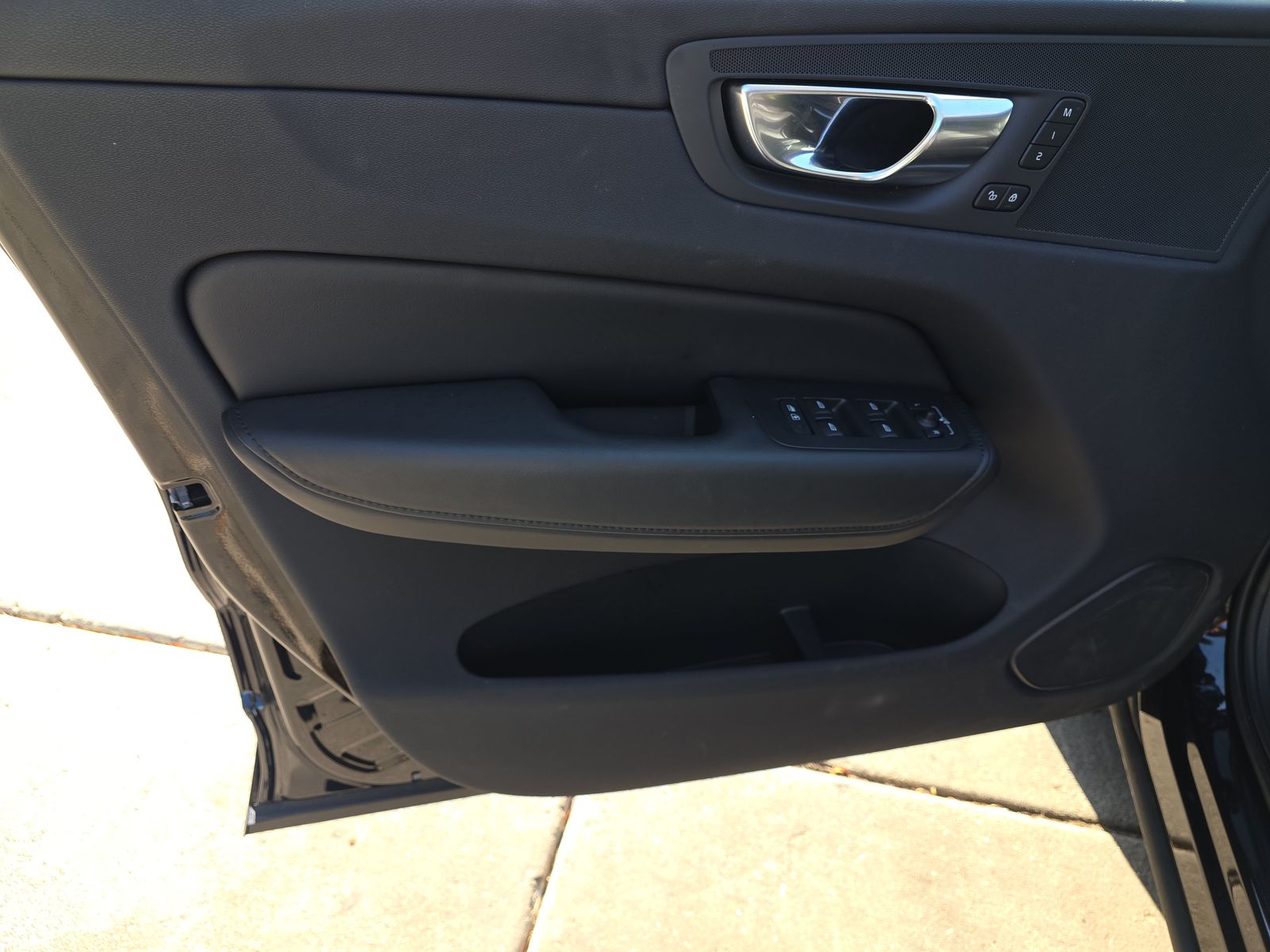 2025 Volvo XC60 B5 Plus AWD