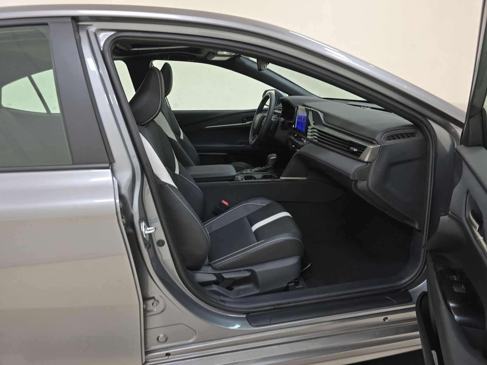 2025 Toyota Camry SE FWD