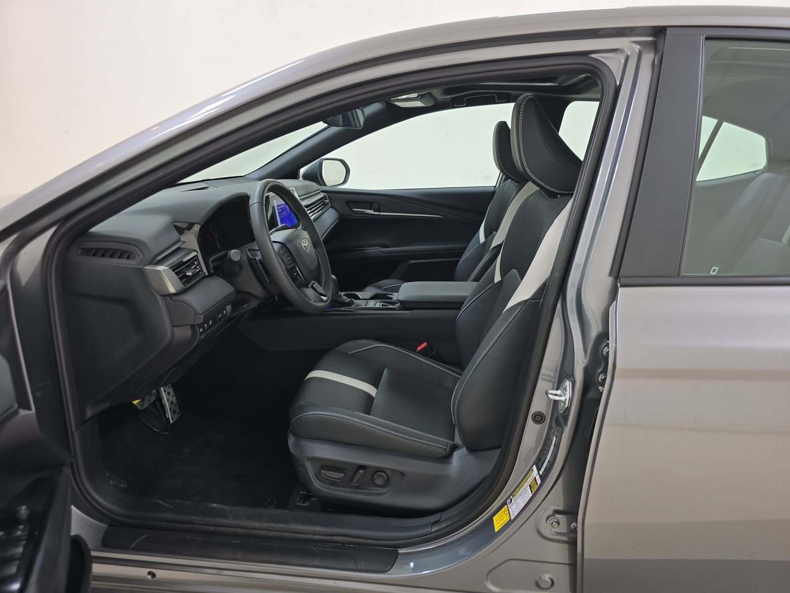 2025 Toyota Camry SE FWD