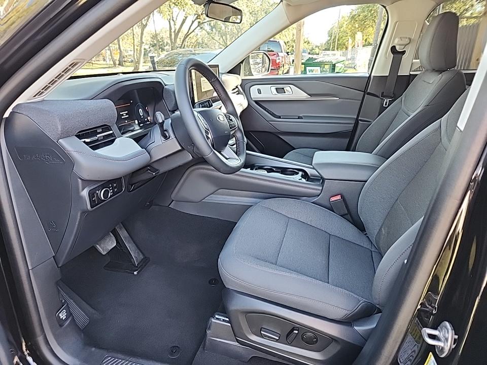 2025 Ford Explorer Active AWD