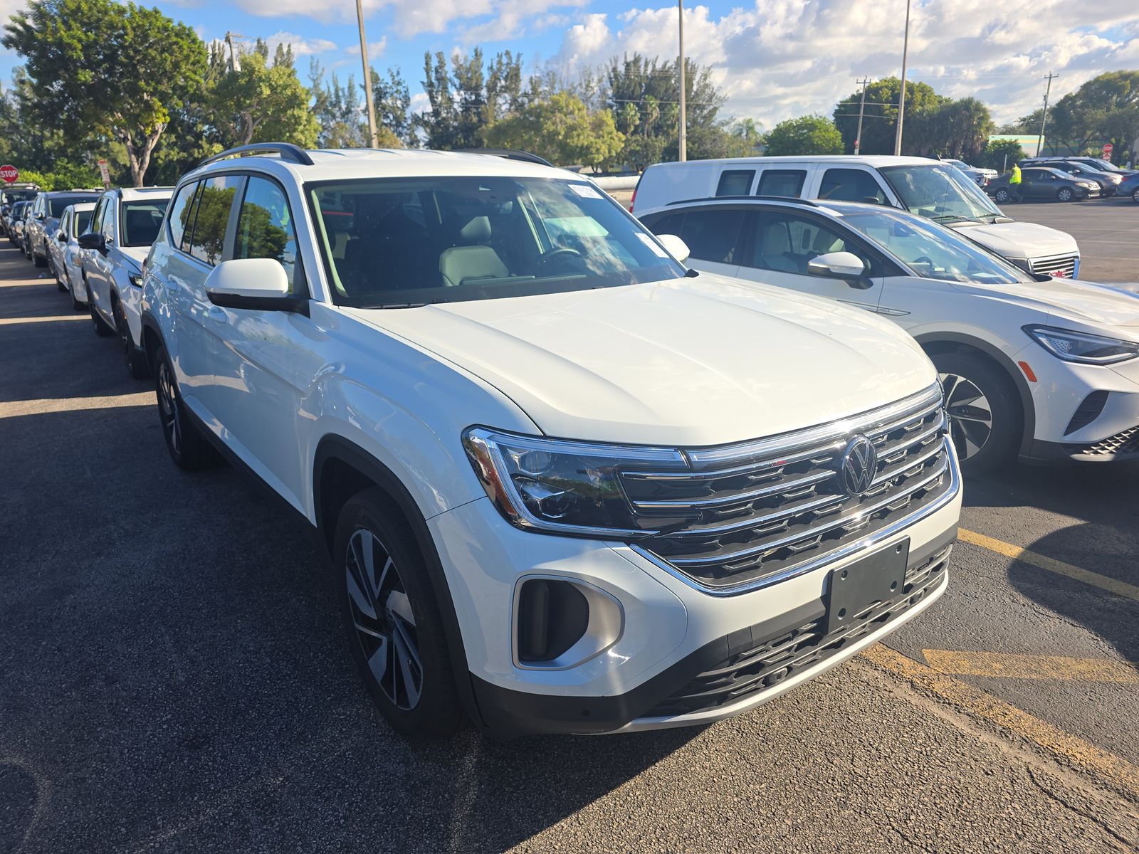 2025 Volkswagen Atlas 2.0T SE FWD