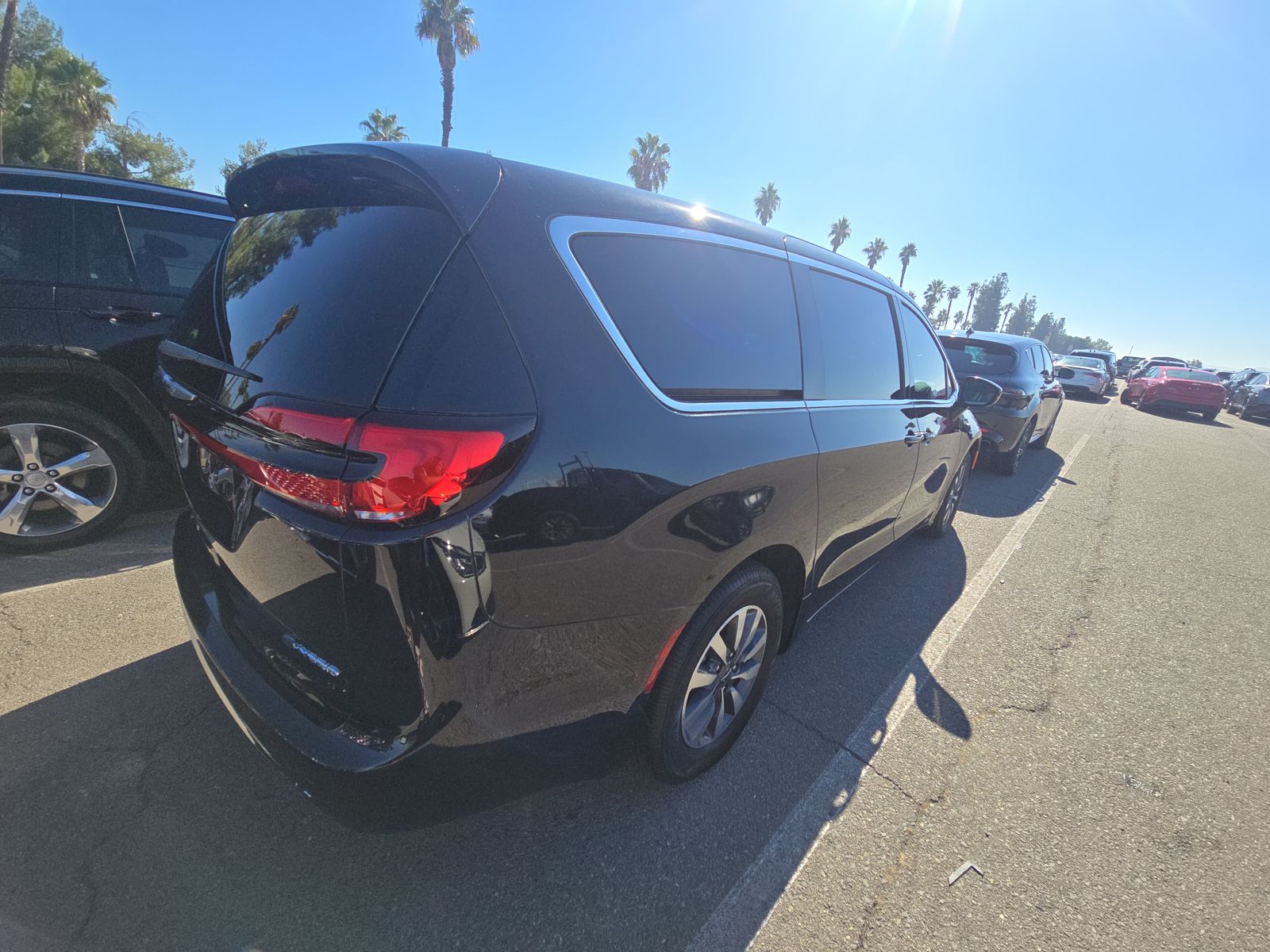 2024 Chrysler Pacifica Hybrid Select FWD