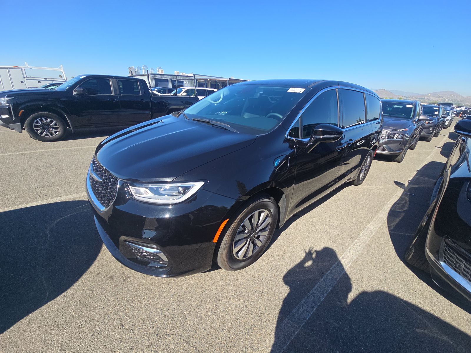 2024 Chrysler Pacifica Hybrid Select FWD