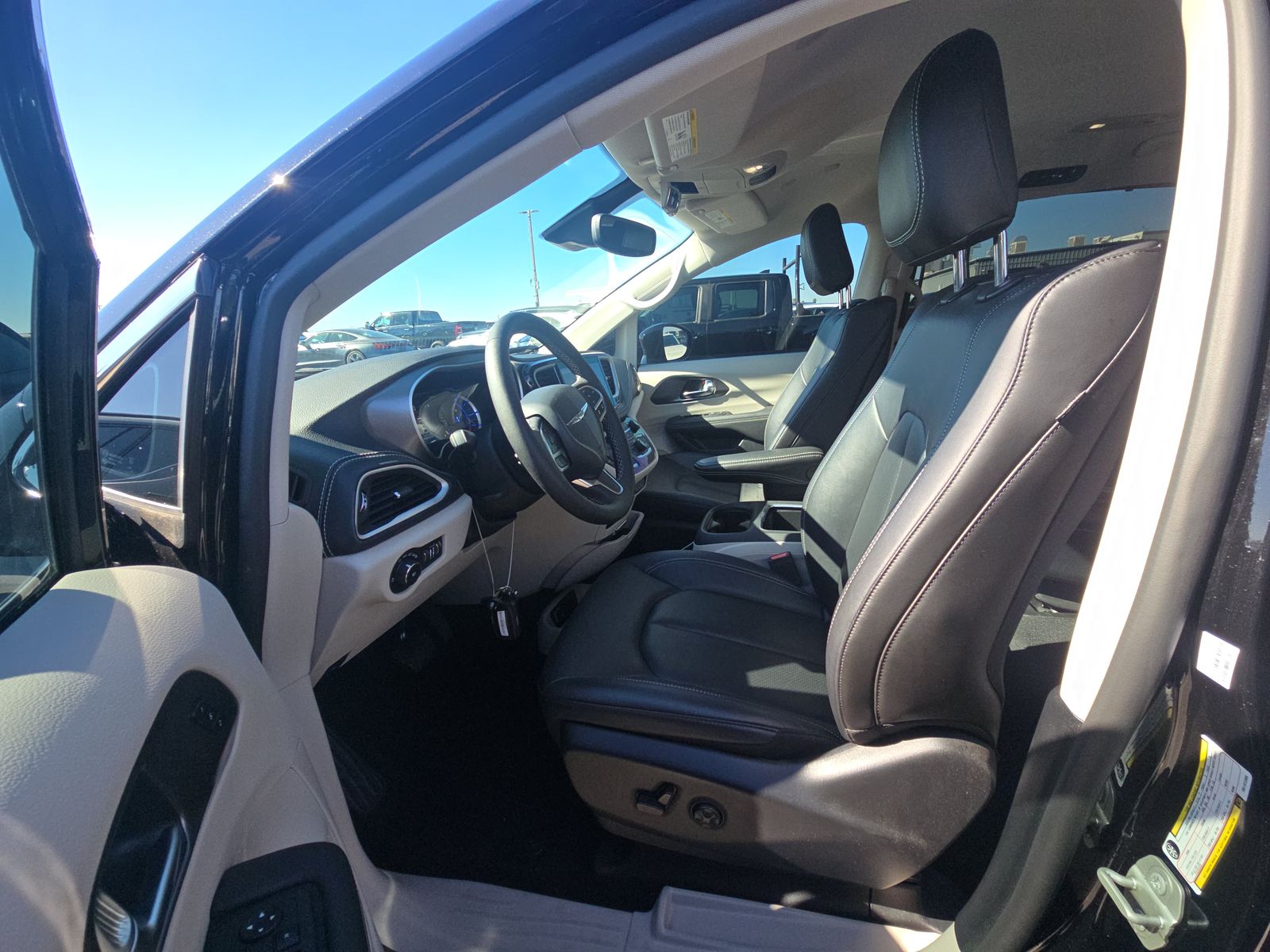 2024 Chrysler Pacifica Hybrid Select FWD