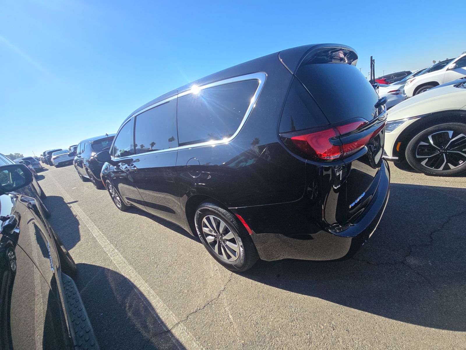 2024 Chrysler Pacifica Hybrid Select FWD