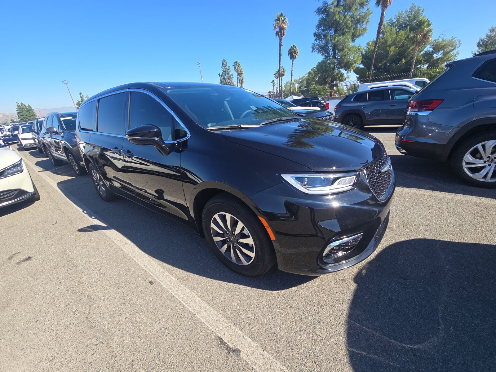 2024 Chrysler Pacifica Hybrid Select FWD