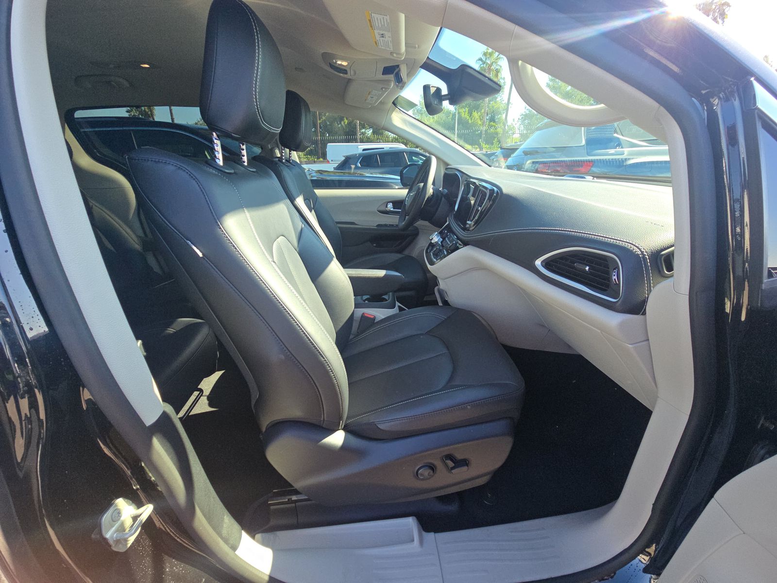 2024 Chrysler Pacifica Hybrid Select FWD