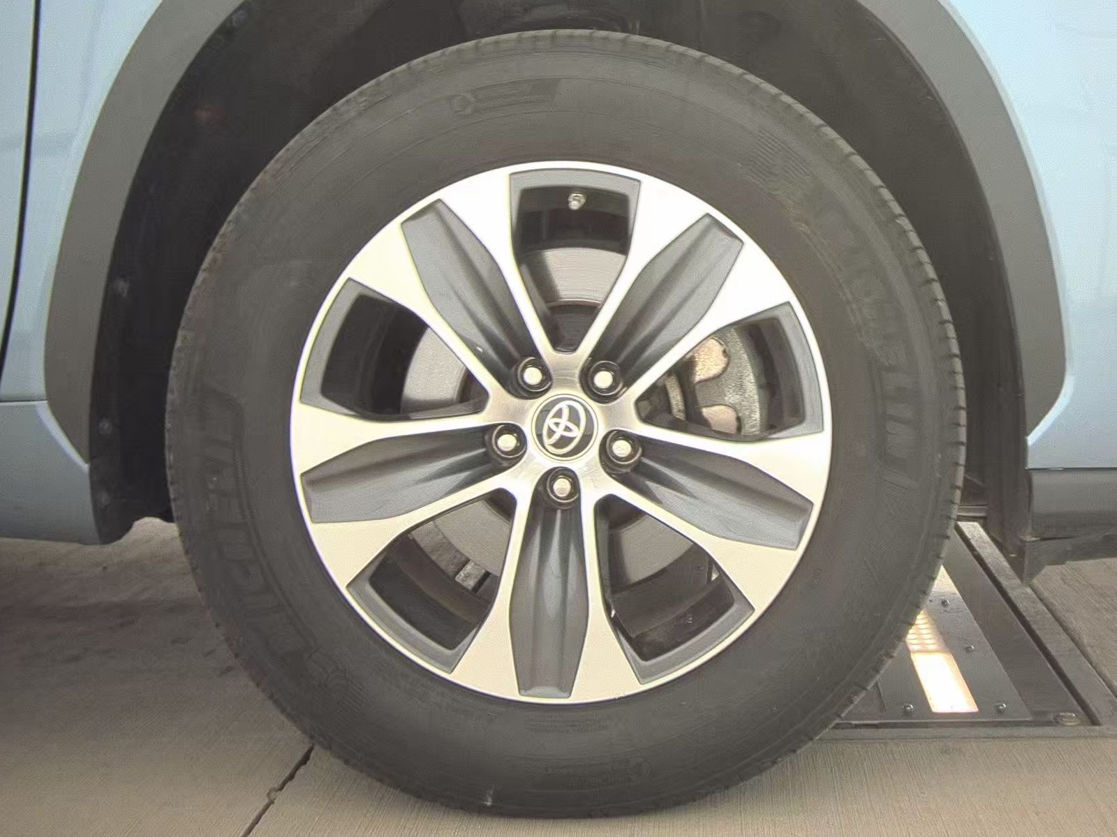 2023 Toyota Highlander XLE FWD