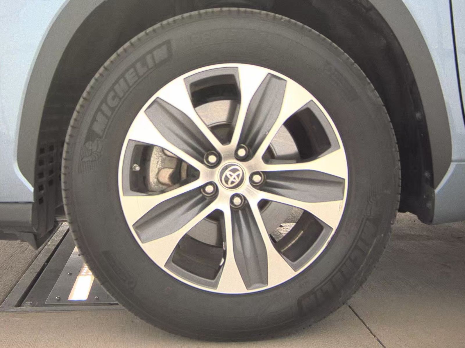 2023 Toyota Highlander XLE FWD