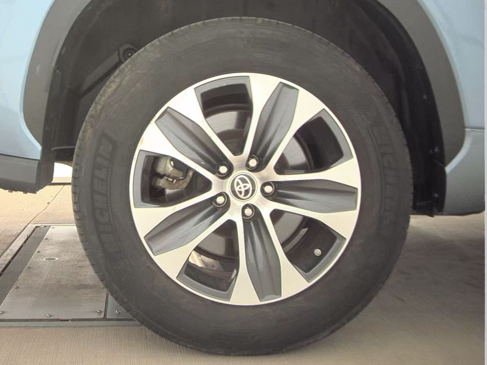 2023 Toyota Highlander XLE FWD