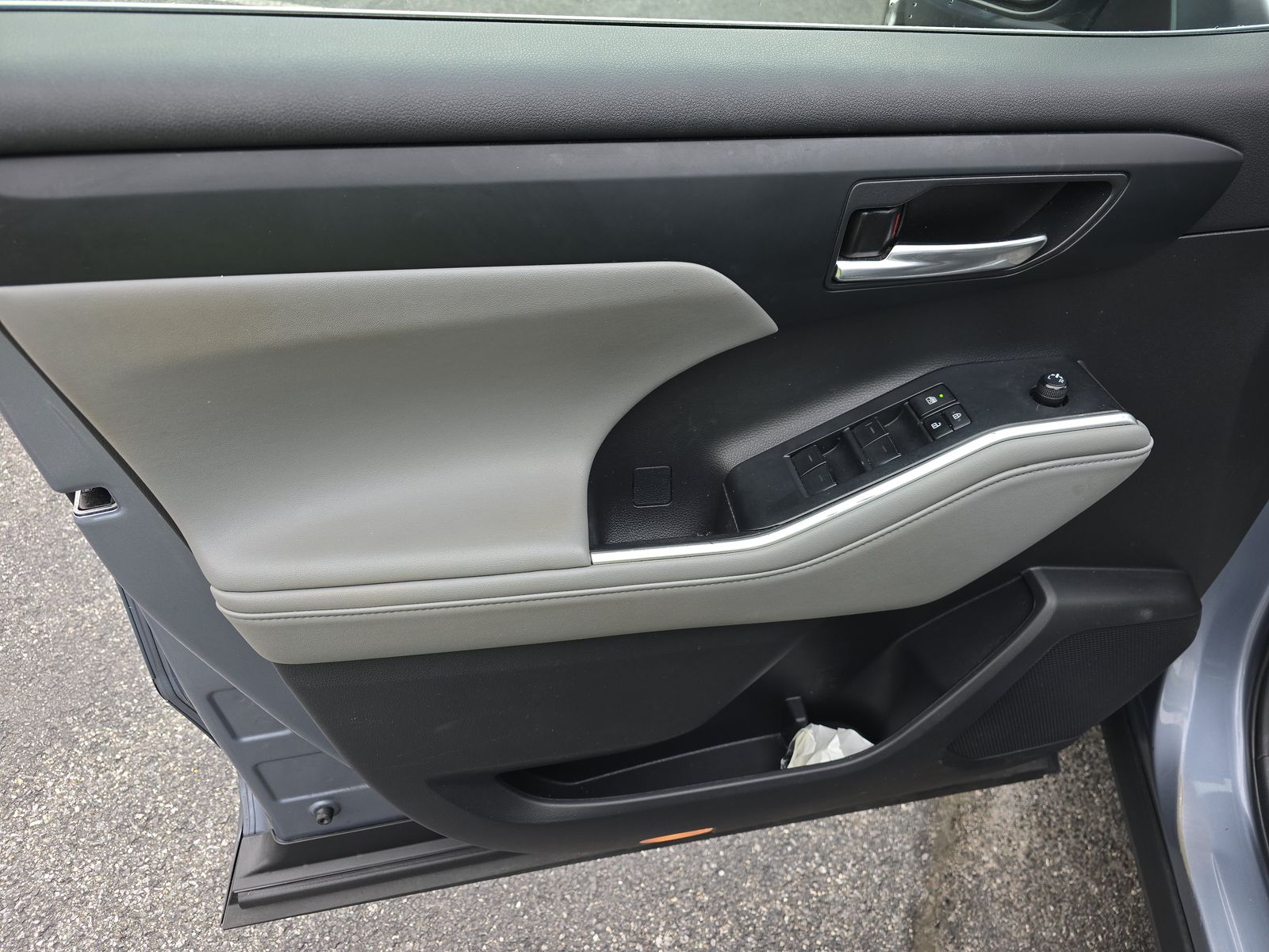 2023 Toyota Highlander XLE FWD