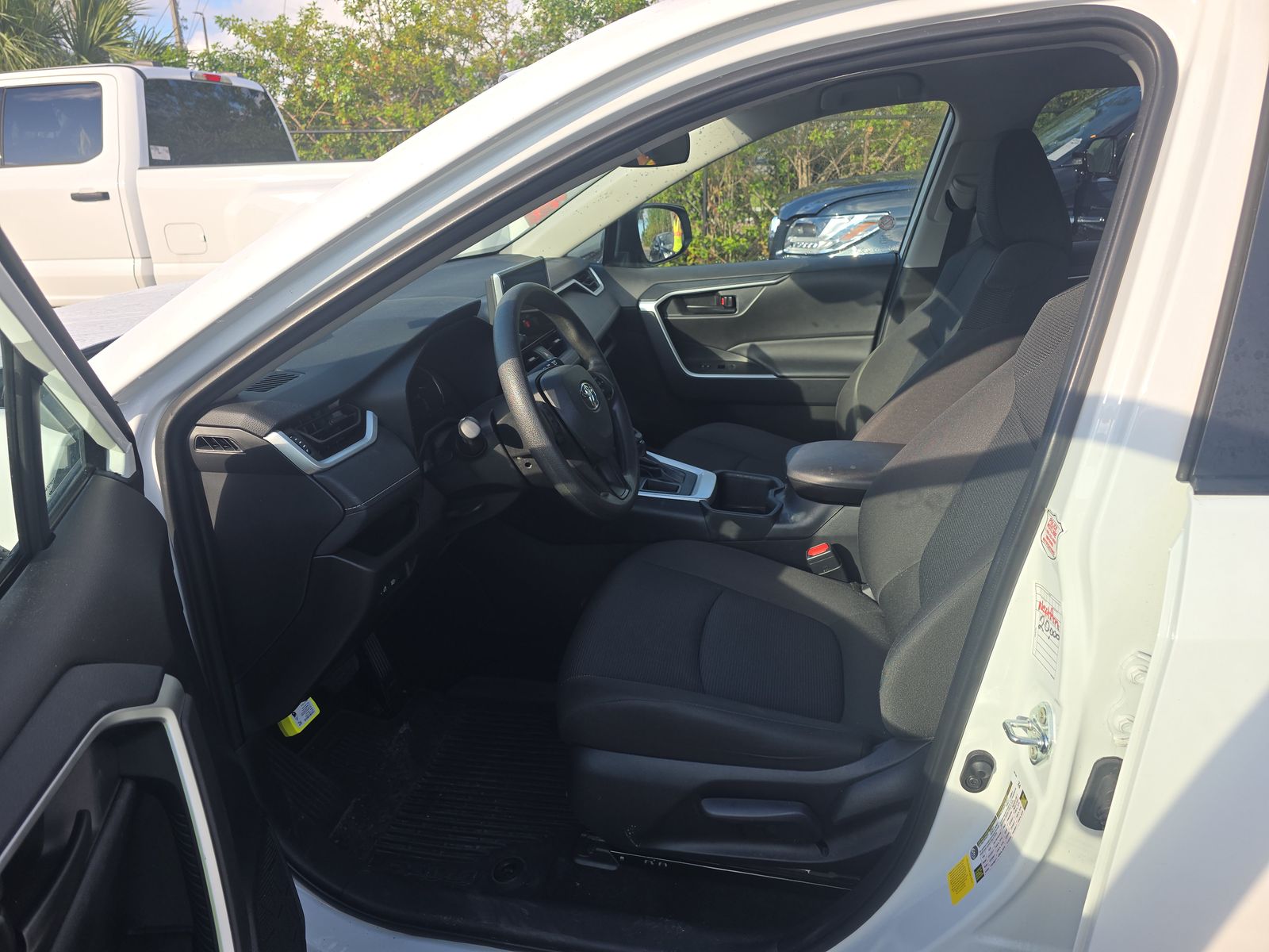 2025 Toyota RAV4 LE FWD