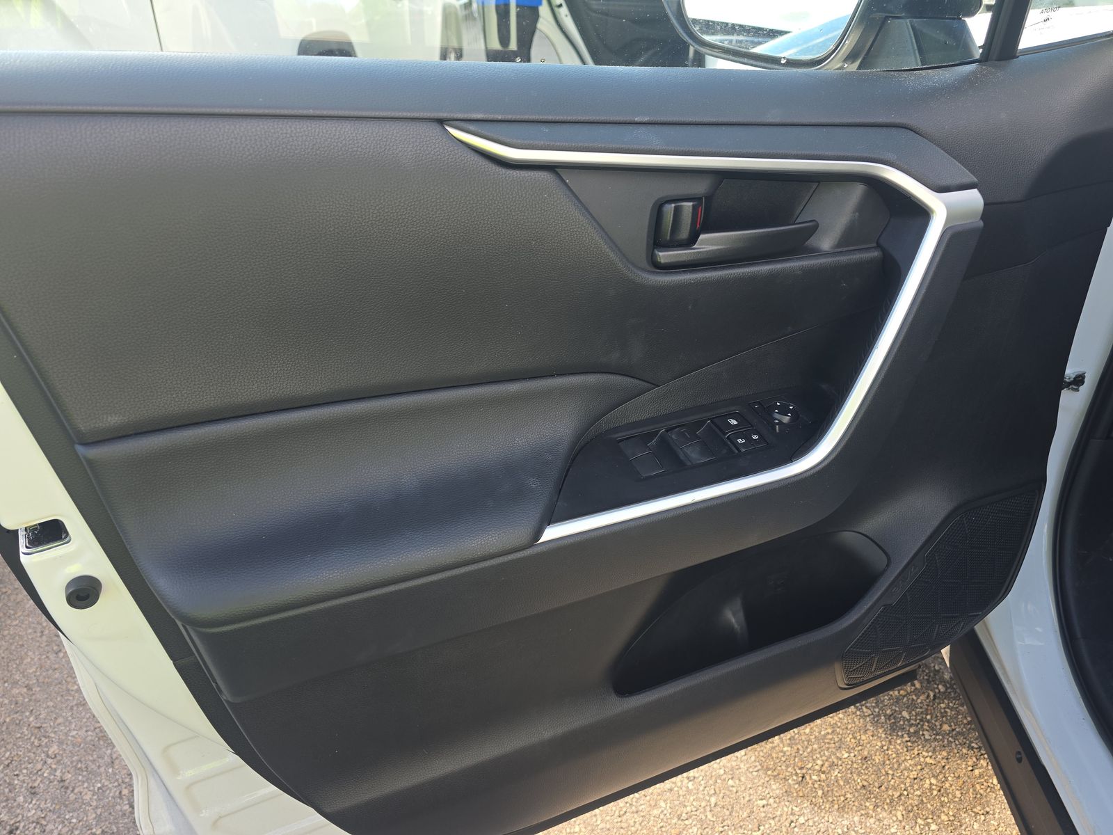 2025 Toyota RAV4 LE FWD