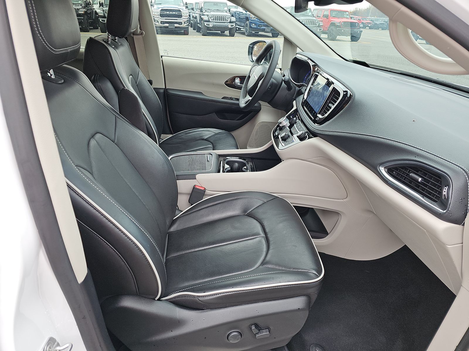 2024 Chrysler Pacifica Limited FWD