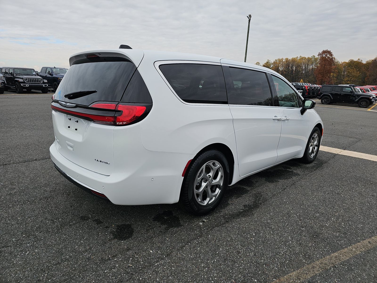 2024 Chrysler Pacifica Limited FWD