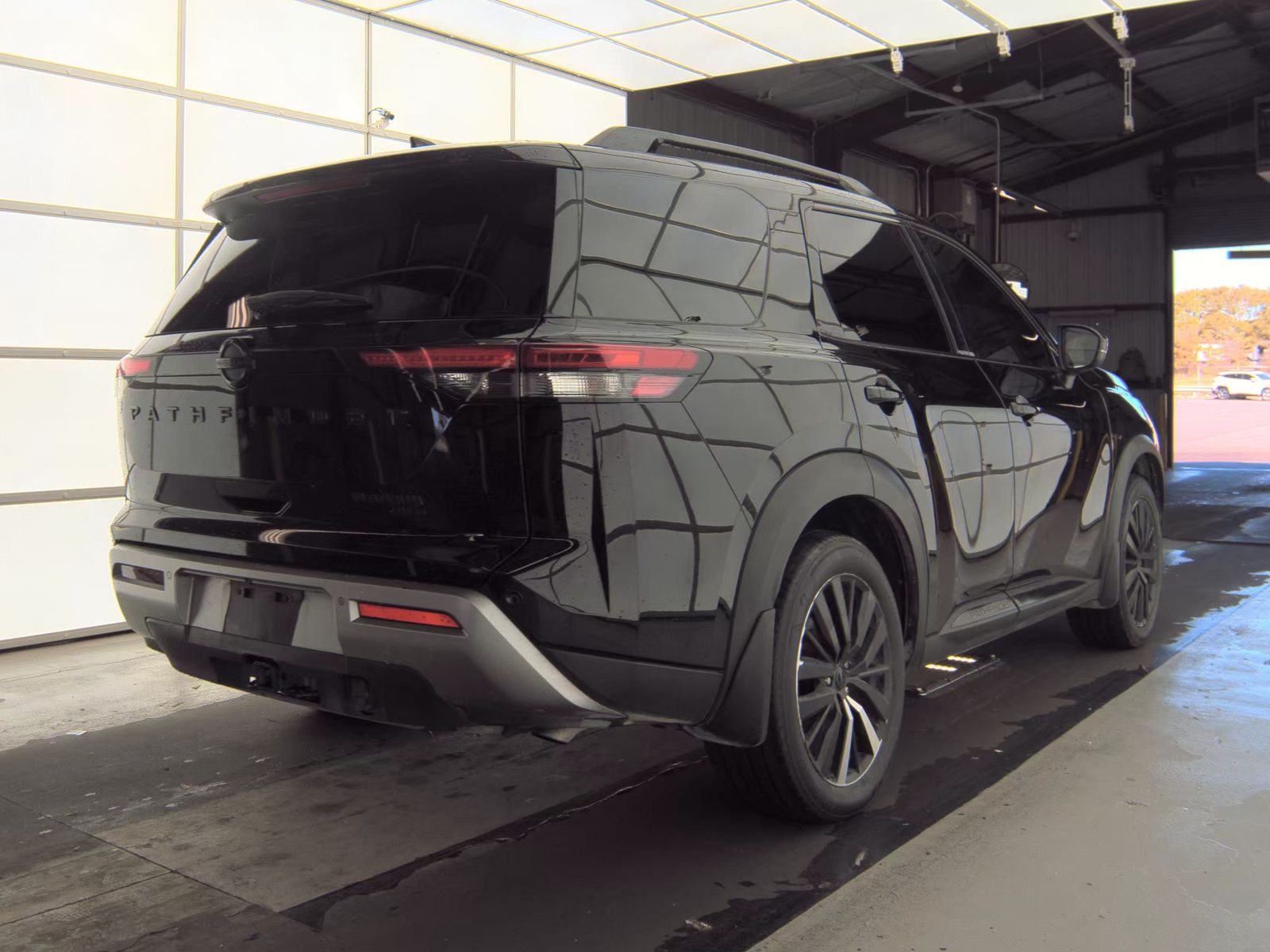 2024 Nissan Pathfinder Platinum AWD