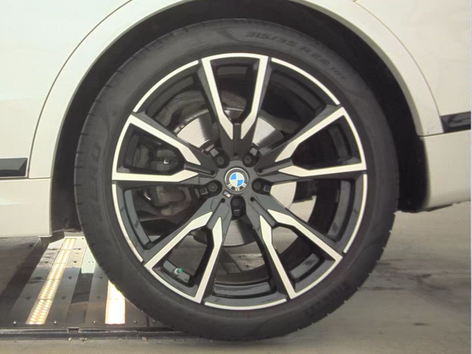 2022 BMW X7 xDrive40i AWD