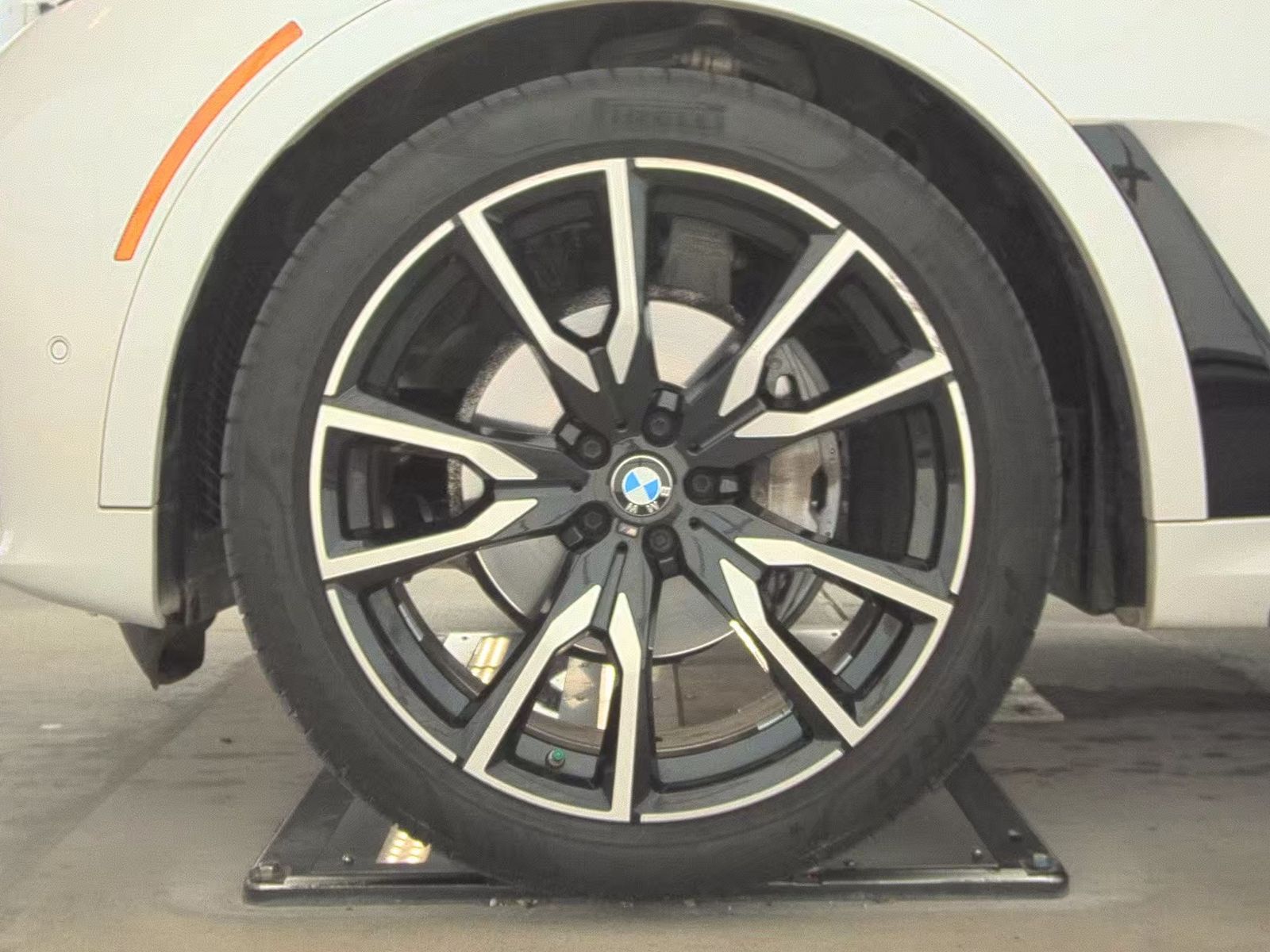 2022 BMW X7 xDrive40i AWD