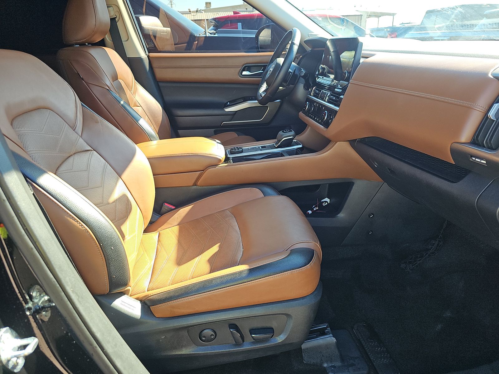 2024 Nissan Pathfinder Platinum AWD