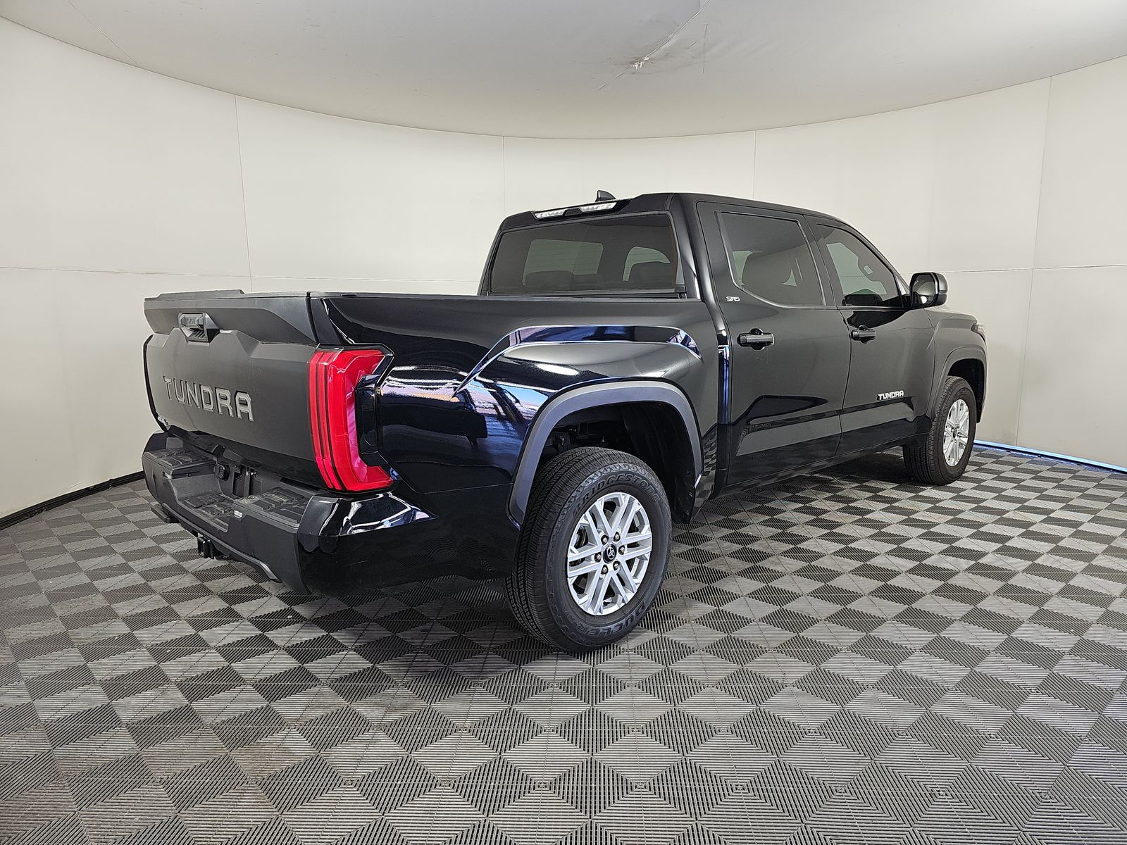 2025 Toyota Tundra SR5 AWD