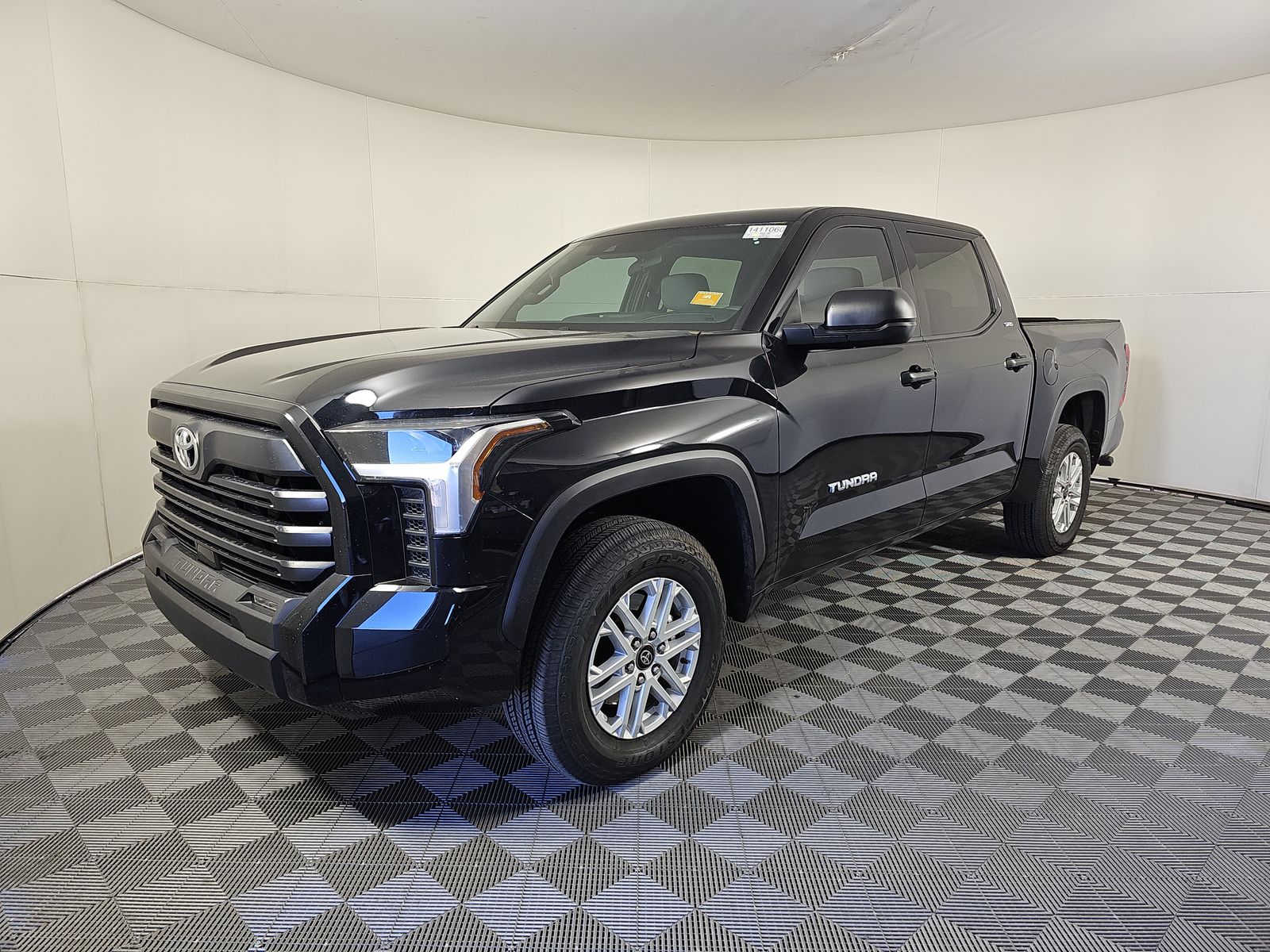 2025 Toyota Tundra SR5 AWD
