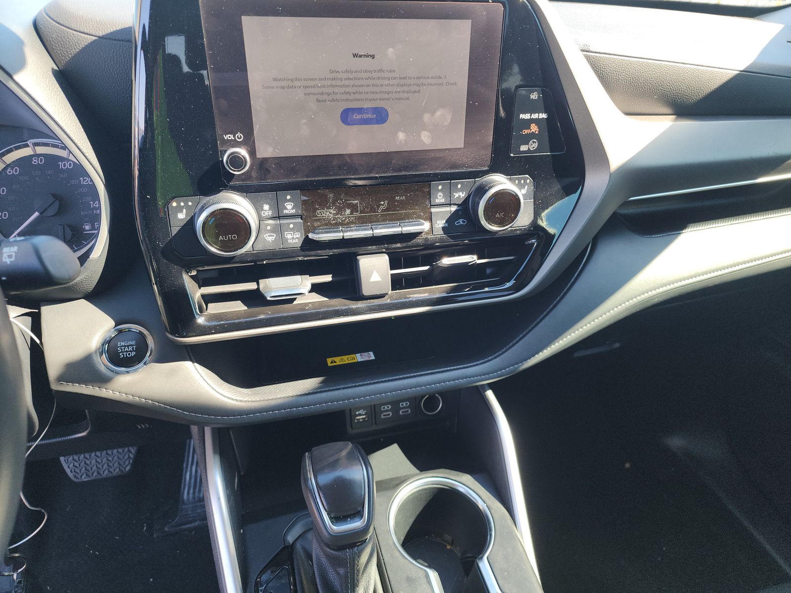 2023 Toyota Highlander XLE FWD