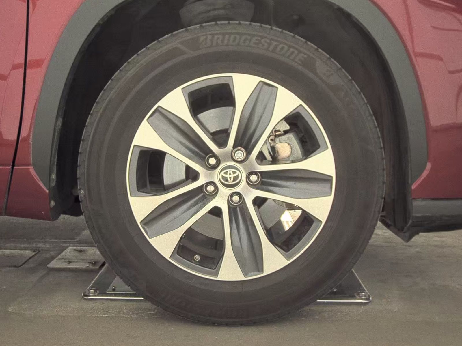 2023 Toyota Highlander XLE FWD