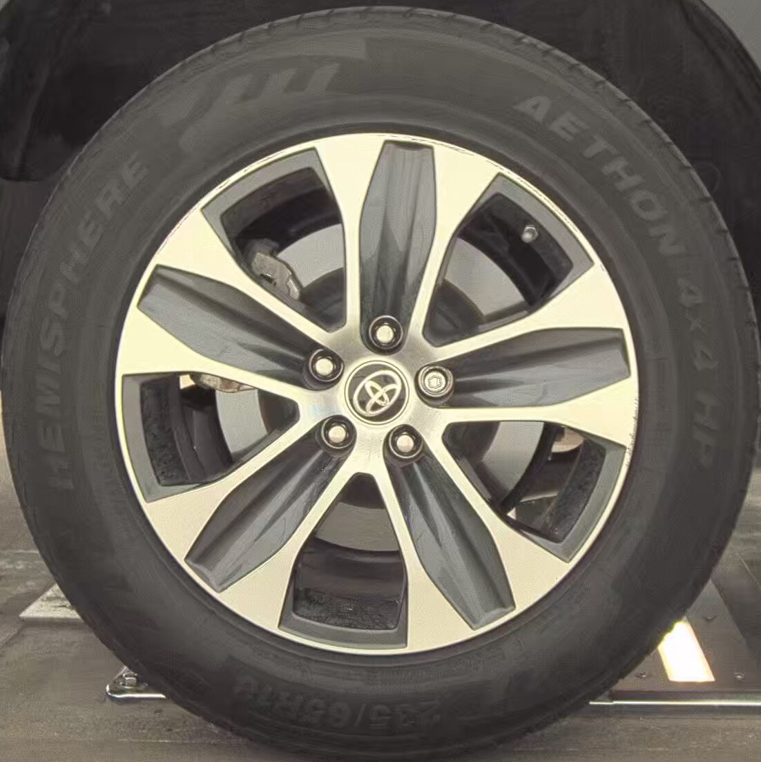 2023 Toyota Highlander XLE FWD