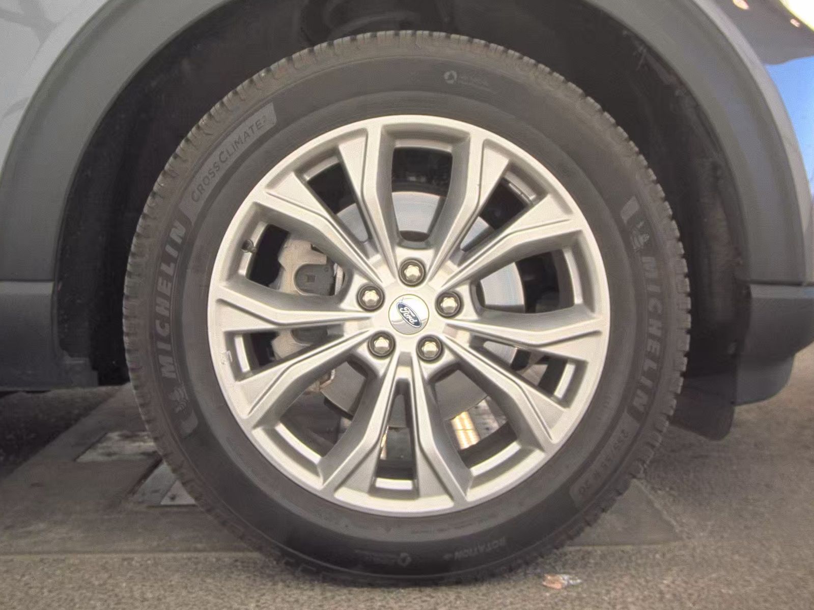 2023 Ford Explorer XLT AWD